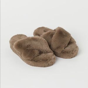 H&M faux fur slippers